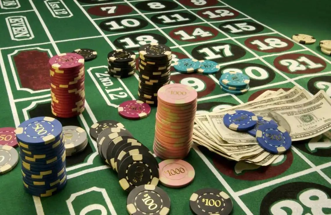 Bàn chơi casino trực tuyến live dealer 188cm trên màn hình điện thoại
